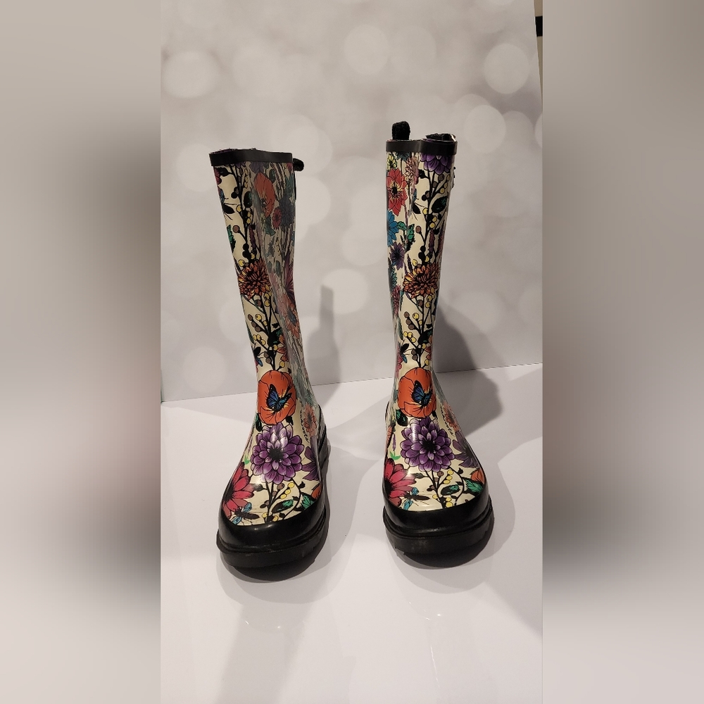 Floral Rainboots - EXCELLENT condition - Picture 5 of 8
